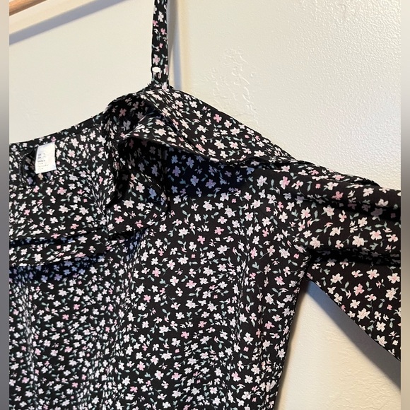 H&M Black and White Ruffled Blouse with Flutter Sleeves - Picture 5 of 10